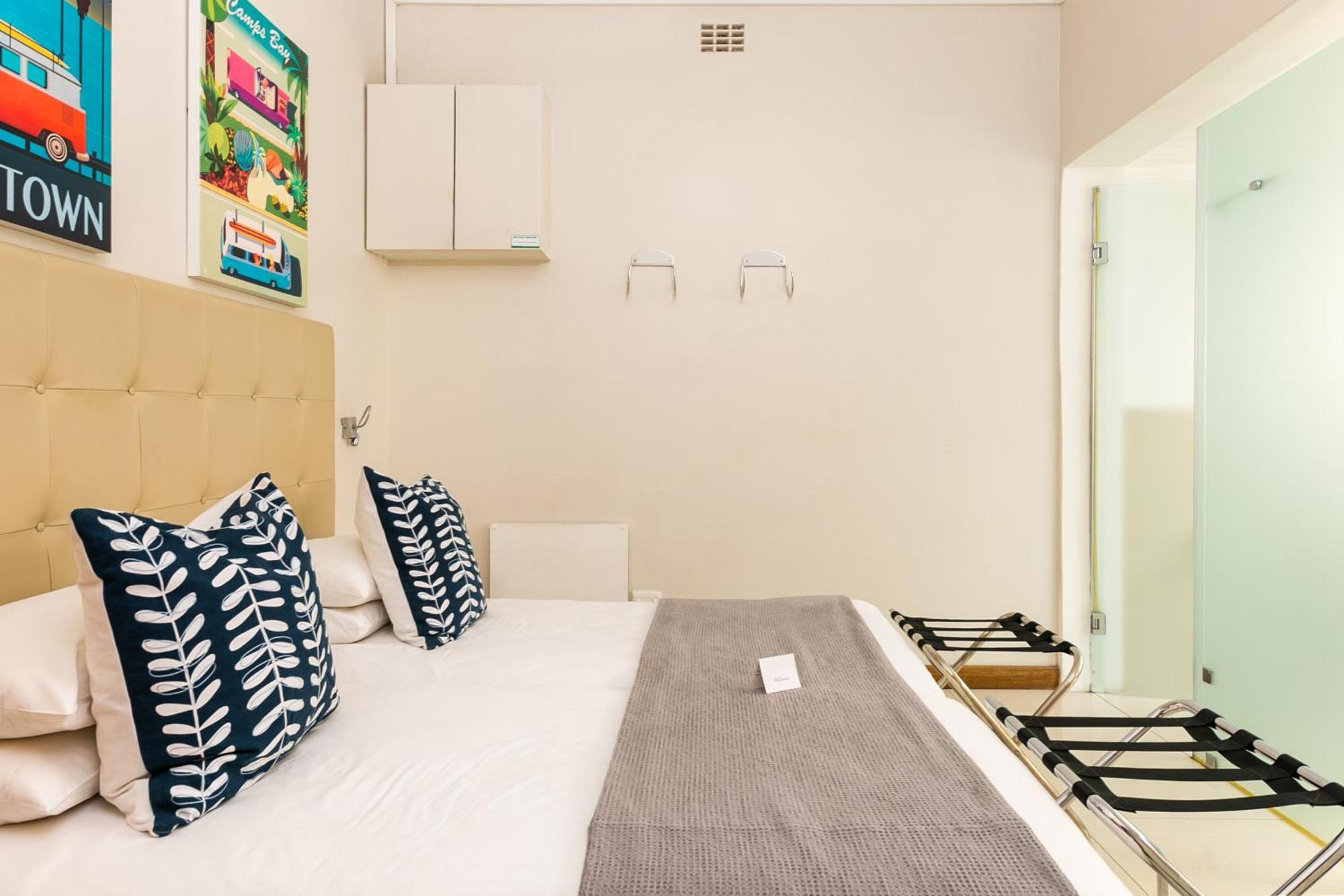 Camps Bay Village - Studios And Apartments Cape Town Bagian luar foto