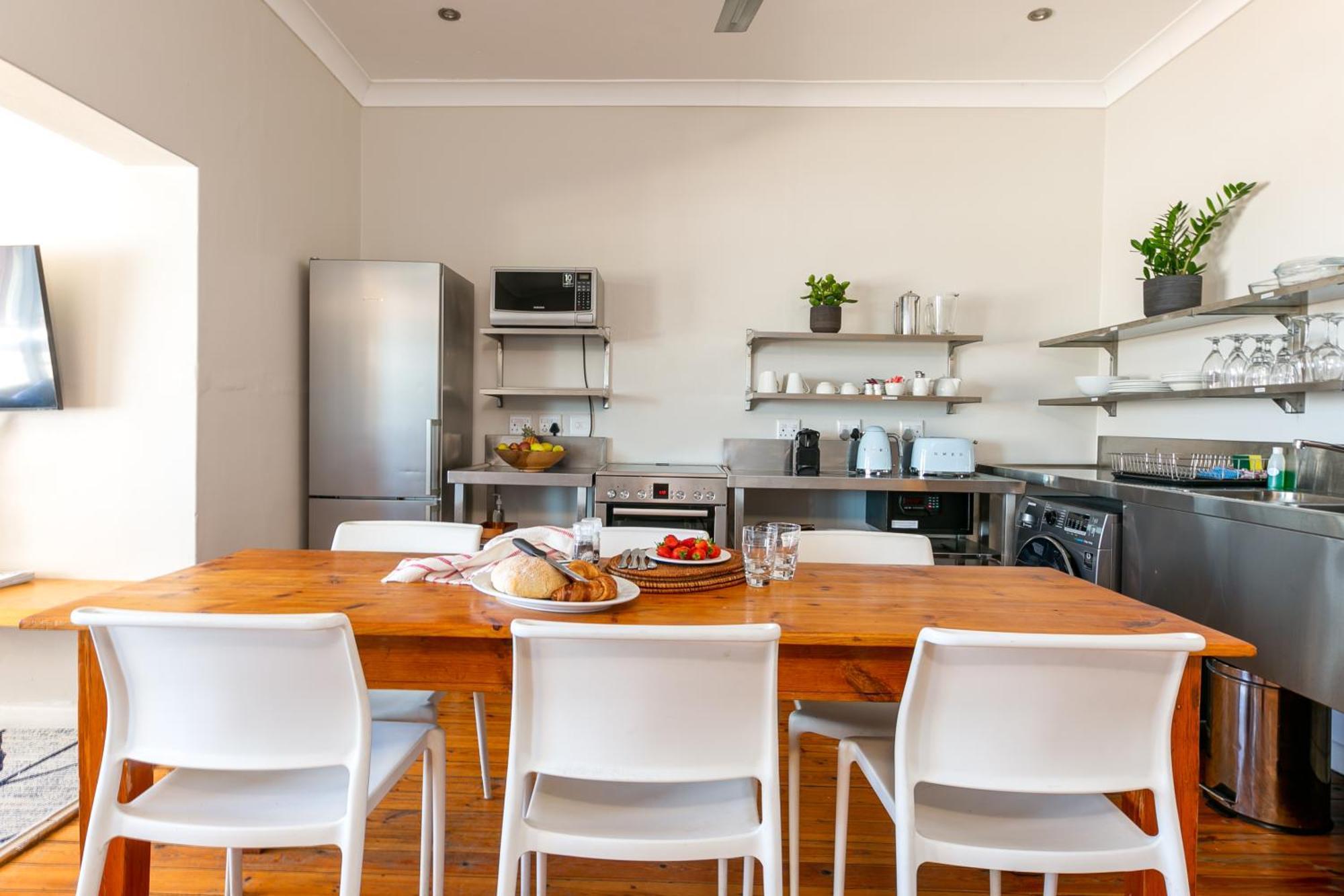 Camps Bay Village - Studios And Apartments Cape Town Ruang foto