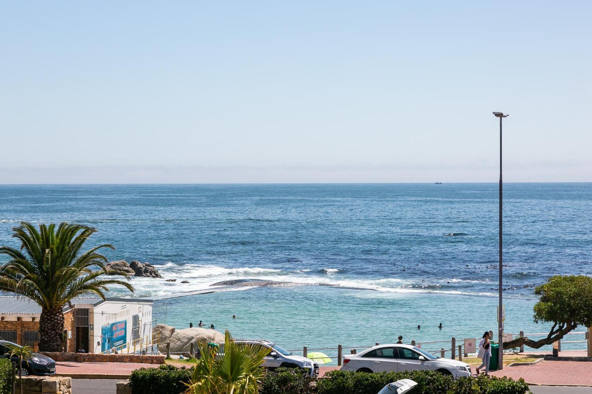 Camps Bay Village - Studios And Apartments Cape Town Ruang foto