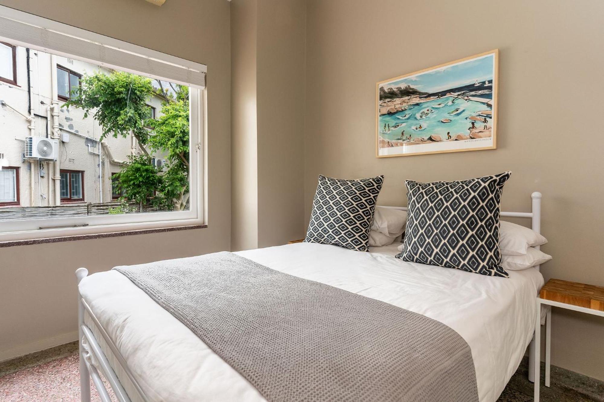 Camps Bay Village - Studios And Apartments Cape Town Ruang foto