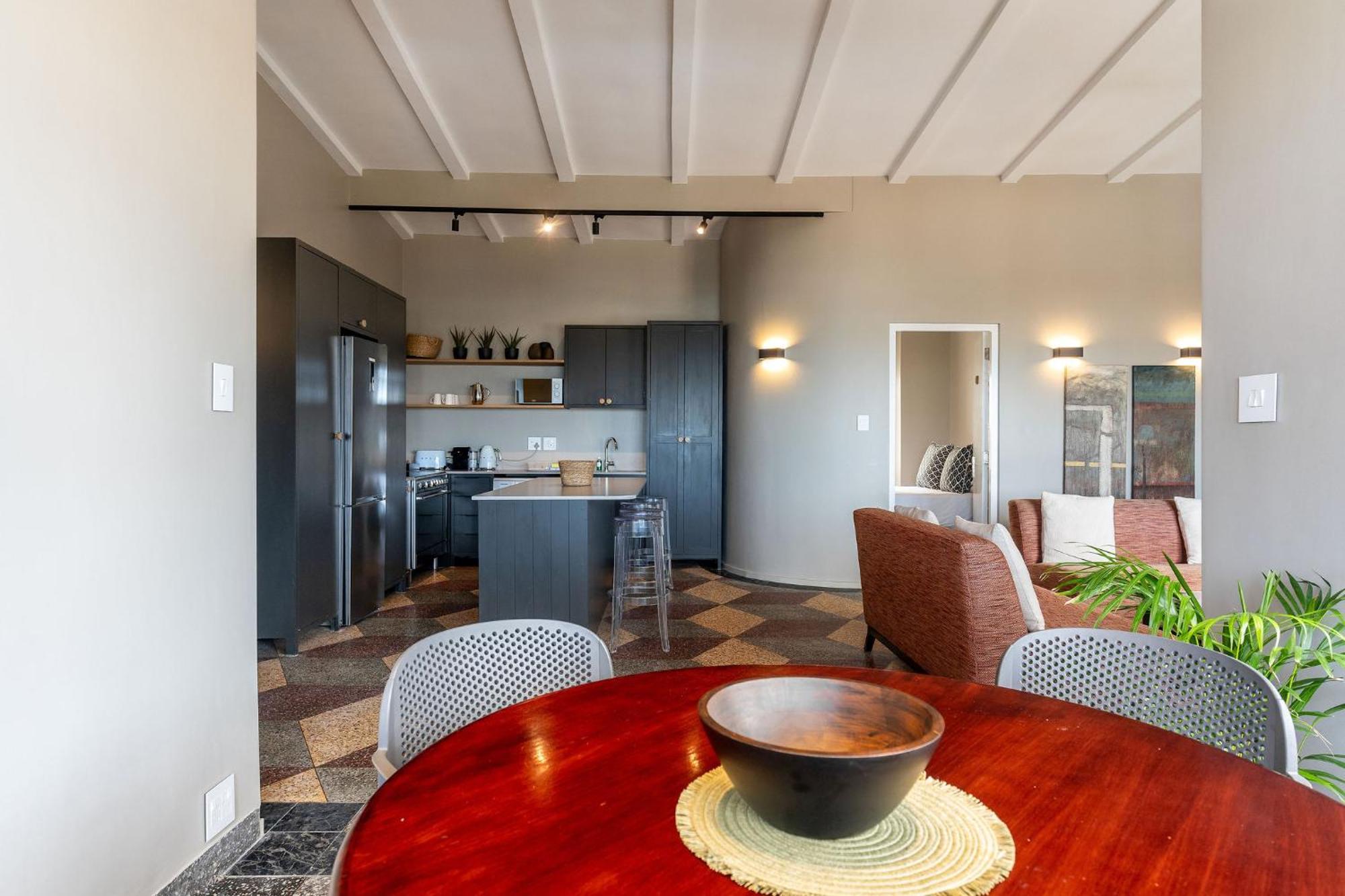 Camps Bay Village - Studios And Apartments Cape Town Ruang foto