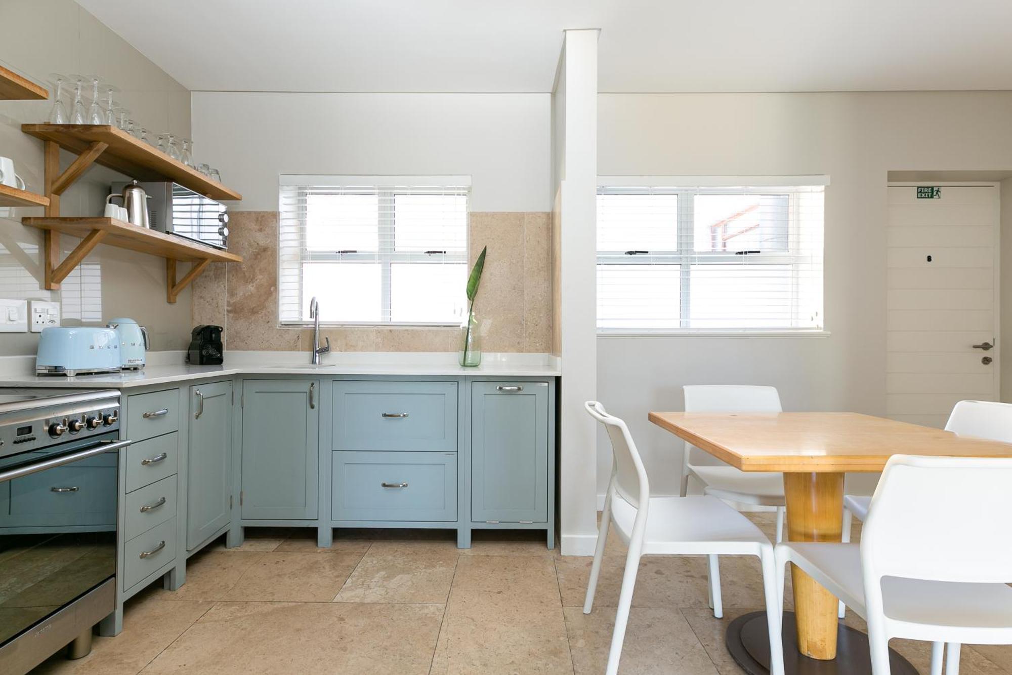 Camps Bay Village - Studios And Apartments Cape Town Ruang foto