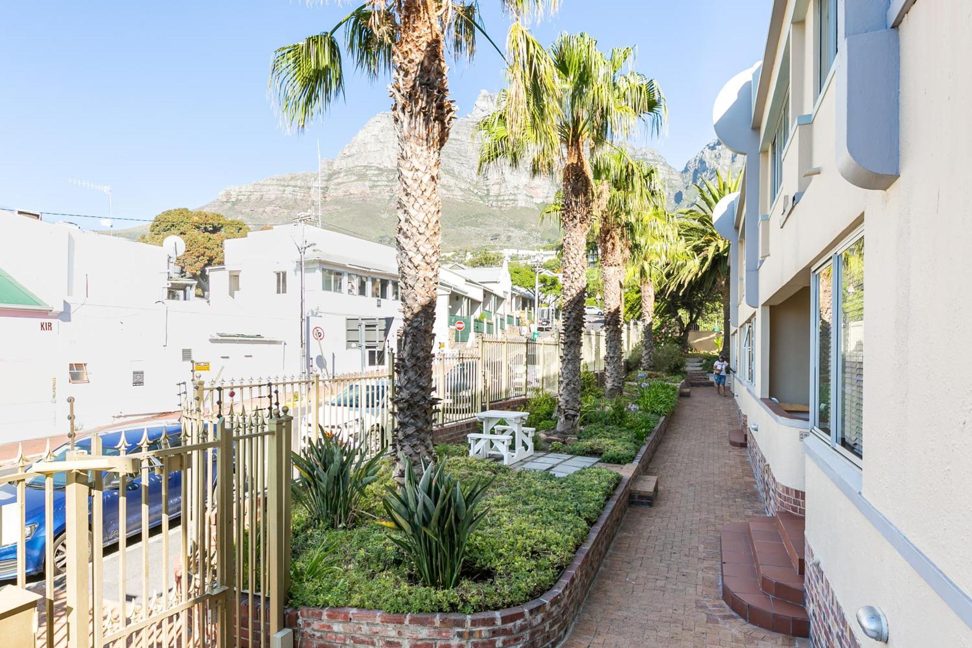 Camps Bay Village - Studios And Apartments Cape Town Ruang foto