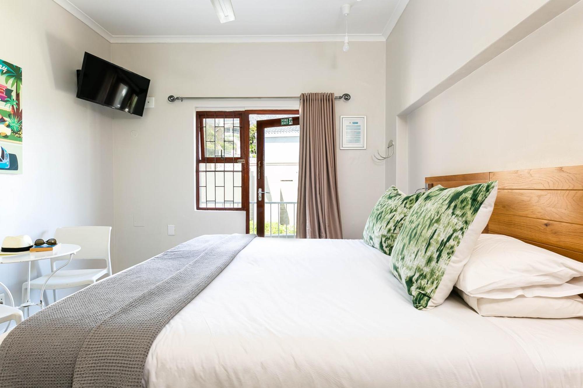 Camps Bay Village - Studios And Apartments Cape Town Bagian luar foto