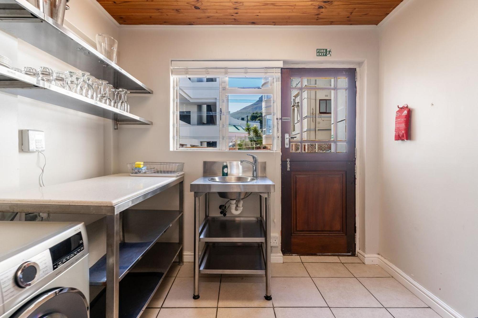 Camps Bay Village - Studios And Apartments Cape Town Ruang foto