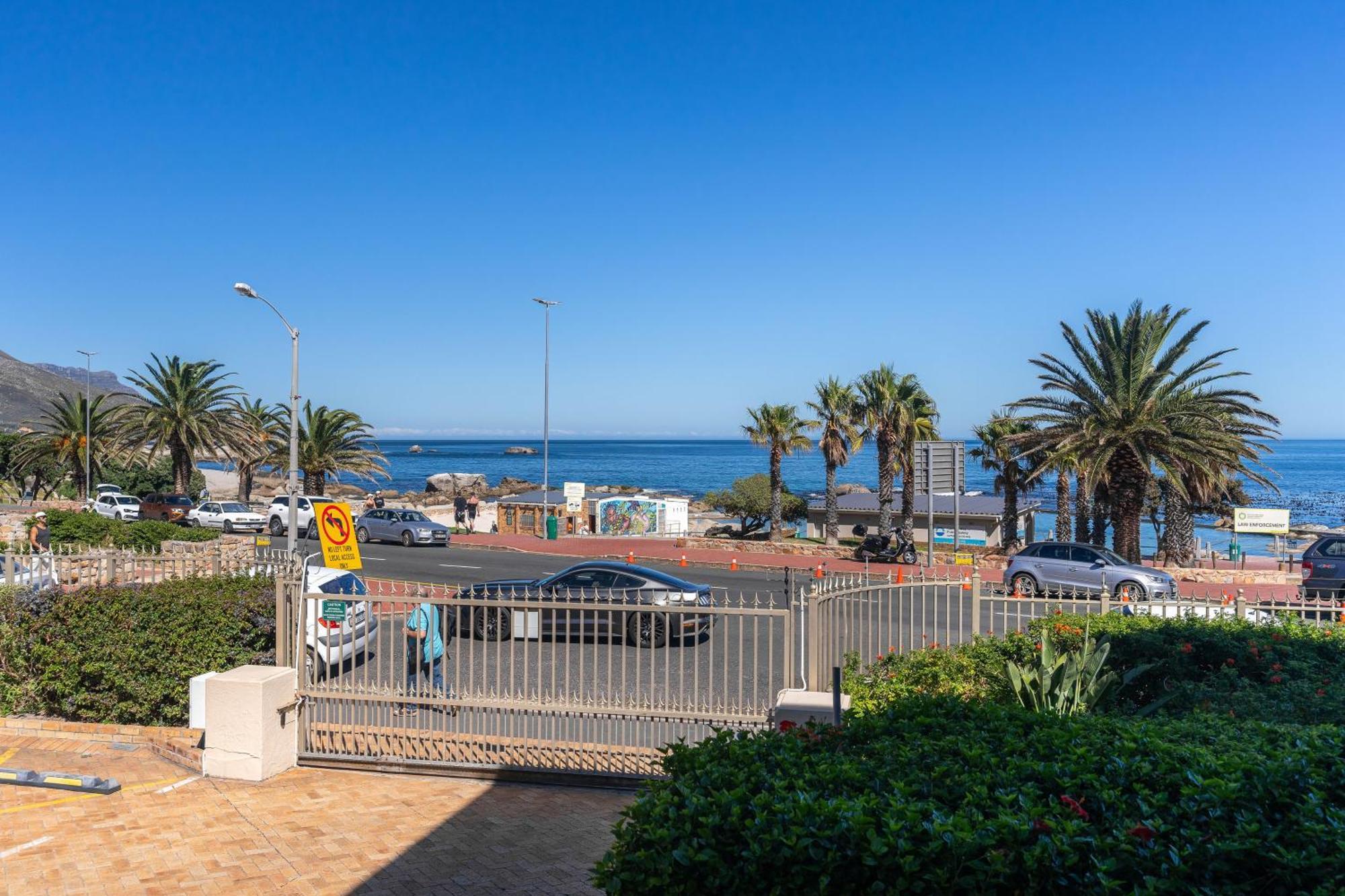 Camps Bay Village - Studios And Apartments Cape Town Ruang foto