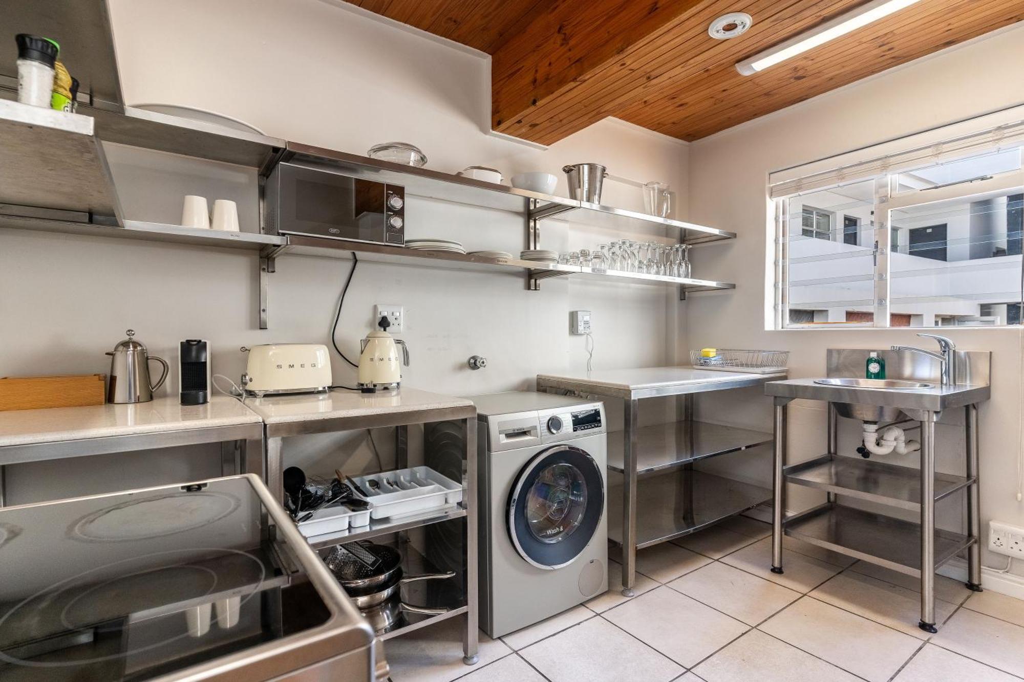 Camps Bay Village - Studios And Apartments Cape Town Bagian luar foto